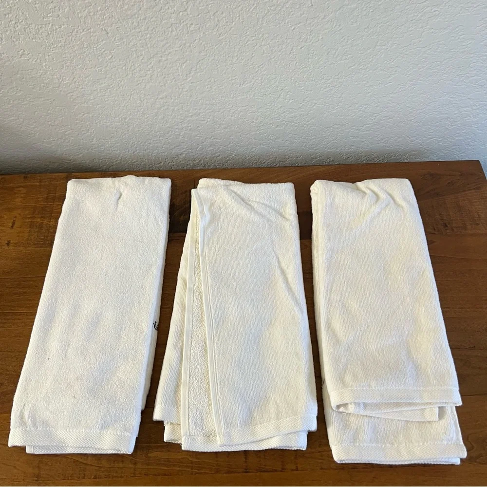 Vintage 1978 Grand Prix by Avanti 3 Christmas Hand Linen Towel New
